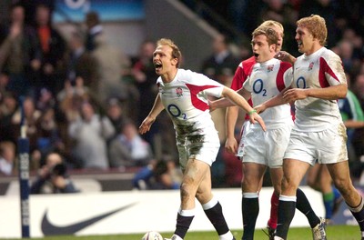 04.02.06  England  v Wales  Matt Dawson celebrates his try  