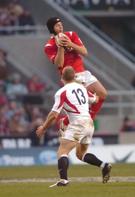 04.02.06  England  v Wales  Hal Luscombe takes high ball ahead of Jamie Noon.  