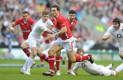 250212 - England v Wales - RBS Six Nations 2012 -George North of Wales breaks