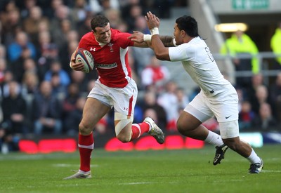 250212 - England v Wales, RBS 6 Nations - Wales' Jamie Roberts holds off England's Manusamoa Tuilagi 