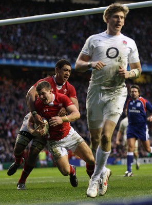 250212 - England v Wales, RBS 6 Nations - Wales' Scott Williams celebrates after scoring try