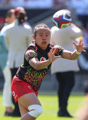 250426 - England v Wales, 2026 Guinness Women’s 6 Nations - Jenna De Vera of Wales during warm up