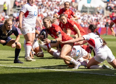 250426 - England v Wales, 2026 Guinness Women’s 6 Nations - Keira Bevan of Wales races in to score try