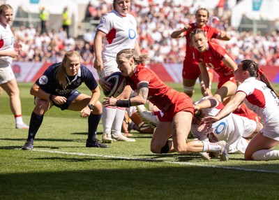 250426 - England v Wales, 2026 Guinness Women’s 6 Nations - Keira Bevan of Wales races in to score try