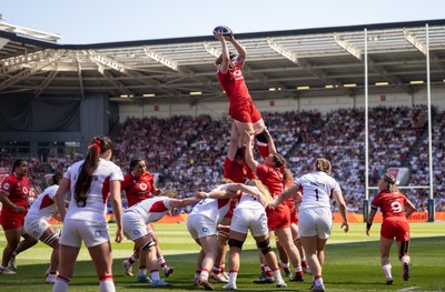 250426 - England v Wales, 2026 Guinness Women’s 6 Nations - Bethan Lewis of Wales wins a lineout