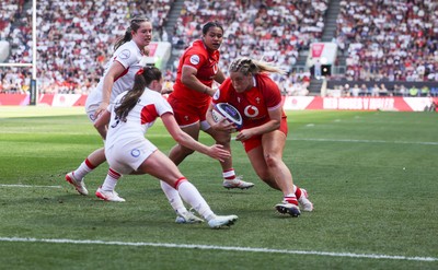 250426 - England v Wales, 2026 Guinness Women’s 6 Nations - Kelsey Jones of Wales powers over to score try