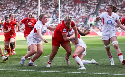 250426 - England v Wales, 2026 Guinness Women’s 6 Nations - Kelsey Jones of Wales powers over to score try