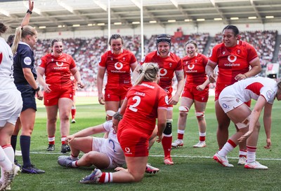 250426 - England v Wales, 2026 Guinness Women’s 6 Nations - Kelsey Jones of Wales powers over to score try