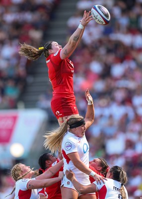 250426 - England v Wales, 2026 Guinness Women’s 6 Nations - Gwen Crabb of Wales wins a lineout