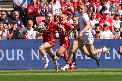 250426 - England v Wales, 2026 Guinness Women’s 6 Nations - Keira Bevan of Wales breaks away
