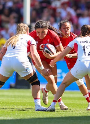 250426 - England v Wales, 2026 Guinness Women’s 6 Nations - Jorja Aiono of Wales takes on Abi Burton of England and Helena Rowland of England