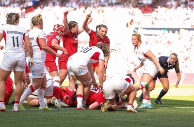 250426 - England v Wales, 2026 Guinness Women’s 6 Nations - Bethan Lewis of Wales powers over to score try