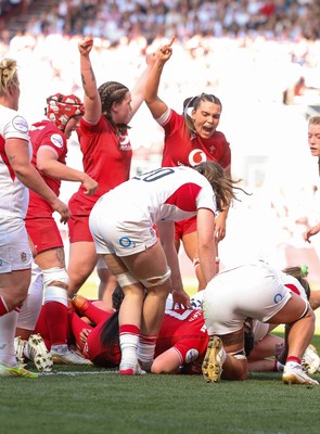 250426 - England v Wales, 2026 Guinness Women’s 6 Nations - Bethan Lewis of Wales powers over to score try