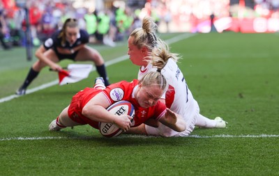 250426 - England v Wales, 2026 Guinness Women’s 6 Nations - Seren Lockwood of Wales dives in to score try