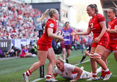 250426 - England v Wales, 2026 Guinness Women’s 6 Nations - Seren Lockwood of Wales celebrates with Alisha Joyce of Wales after she dives in to score try