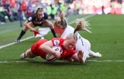 250426 - England v Wales, 2026 Guinness Women’s 6 Nations - Seren Lockwood of Wales dives in to score try