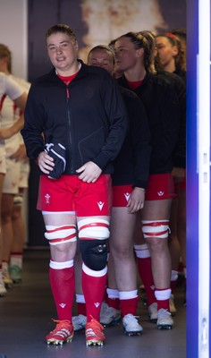 250426 - England v Wales, 2026 Guinness Women’s 6 Nations - Bethan Lewis of Wales waits to lead the team out