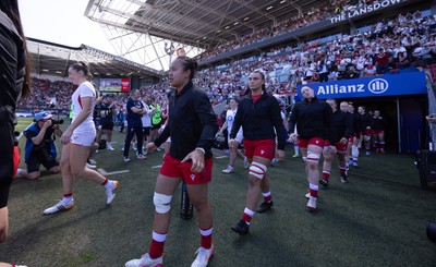 250426 - England v Wales, 2026 Guinness Women’s 6 Nations - Jenna De Vera of Wales walks out at the start of the match
