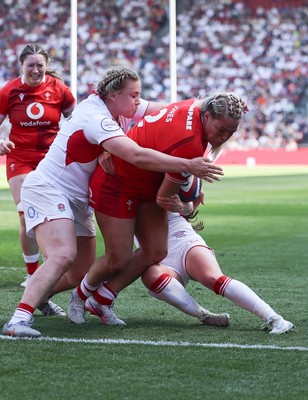 250426 - England v Wales, 2026 Guinness Women’s 6 Nations - Kelsey Jones of Wales powers over to score try