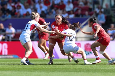 250426 - England v Wales, 2026 Guinness Women’s 6 Nations - Jorja Aiono of Wales takes on Helena Rowland of England 