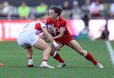250426 - England v Wales, 2026 Guinness Women’s 6 Nations - Jasmine Joyce of Wales takes on Claudia Moloney-MacDonald