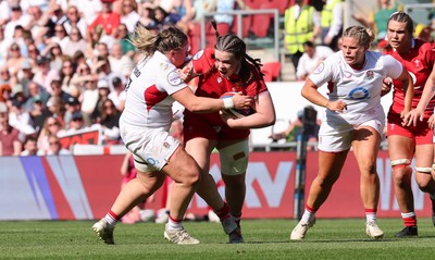 250426 - England v Wales, 2026 Guinness Women’s 6 Nations - Maisie Davies of Wales takes on Kelsey Clifford of England 