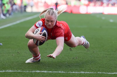 250426 - England v Wales, 2026 Guinness Women’s 6 Nations - Seren Lockwood of Wales dives in to score try
