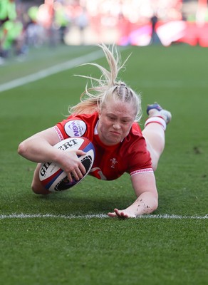 250426 - England v Wales, 2026 Guinness Women’s 6 Nations - Seren Lockwood of Wales dives in to score try