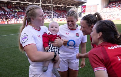 250426 - England v Wales, 2026 Guinness Women’s 6 Nations - Jasmine Joyce of Wales and Alisha Joyce of Wales with Ralphie and Abi Burton of England  and Connie Powell of England  
