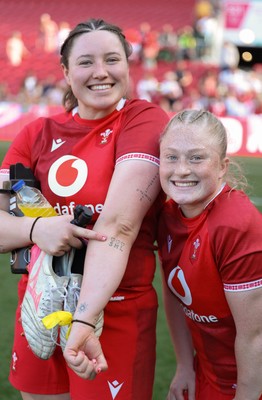 250426 - England v Wales, 2026 Guinness Women’s 6 Nations - Gwen Crabb of Wales and Seren Lockwood of Wales