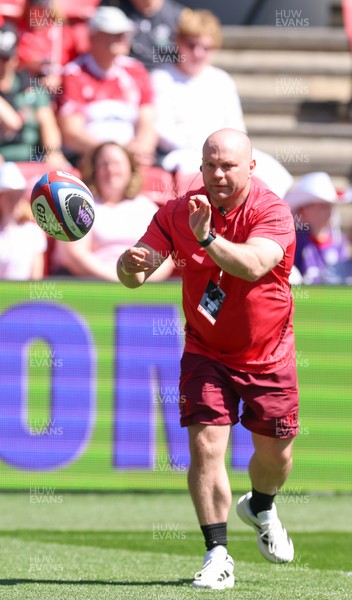 250426 - England v Wales, 2026 Guinness Women’s 6 Nations - Sean Lynn, Wales Women head coach during warm up
