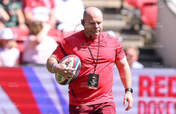 250426 - England v Wales, 2026 Guinness Women’s 6 Nations - Sean Lynn, Wales Women head coach during warm up