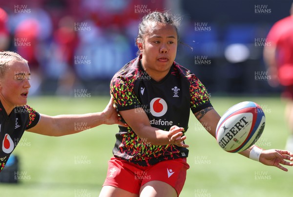 250426 - England v Wales, 2026 Guinness Women’s 6 Nations - Jenna De Vera of Wales during warm up