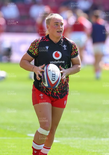250426 - England v Wales, 2026 Guinness Women’s 6 Nations - Seren Singleton of Wales during warm up