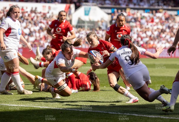 250426 - England v Wales, 2026 Guinness Women’s 6 Nations - Keira Bevan of Wales races in to score try
