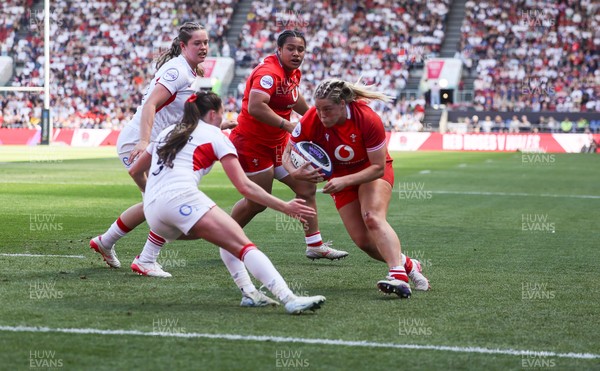 250426 - England v Wales, 2026 Guinness Women’s 6 Nations - Kelsey Jones of Wales powers over to score try