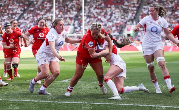 250426 - England v Wales, 2026 Guinness Women’s 6 Nations - Kelsey Jones of Wales powers over to score try
