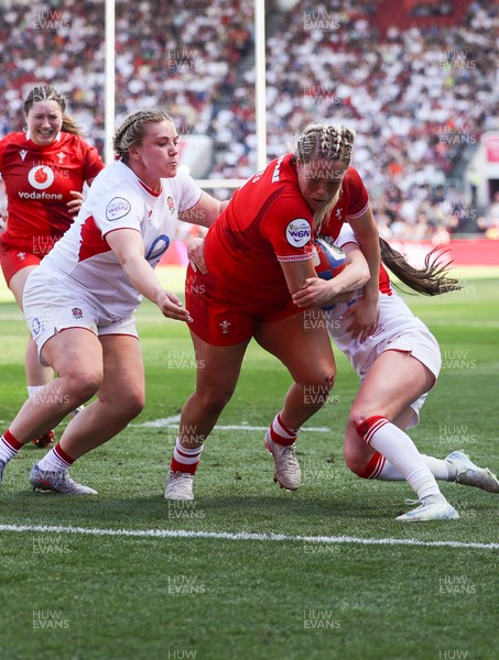 250426 - England v Wales, 2026 Guinness Women’s 6 Nations - Kelsey Jones of Wales powers over to score try
