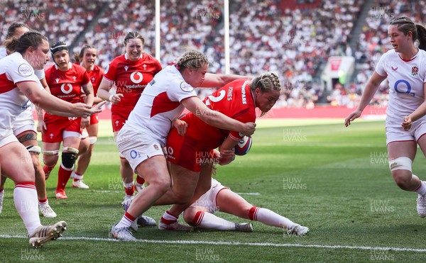 250426 - England v Wales, 2026 Guinness Women’s 6 Nations - Kelsey Jones of Wales powers over to score try