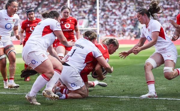 250426 - England v Wales, 2026 Guinness Women’s 6 Nations - Kelsey Jones of Wales powers over to score try