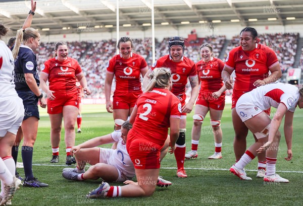 250426 - England v Wales, 2026 Guinness Women’s 6 Nations - Kelsey Jones of Wales powers over to score try