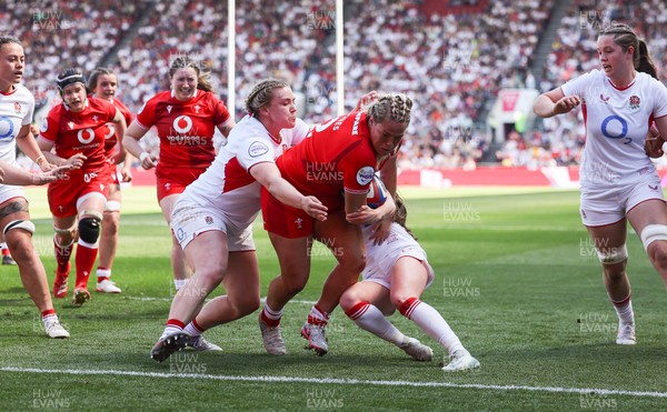 250426 - England v Wales, 2026 Guinness Women’s 6 Nations - Kelsey Jones of Wales powers over to score try