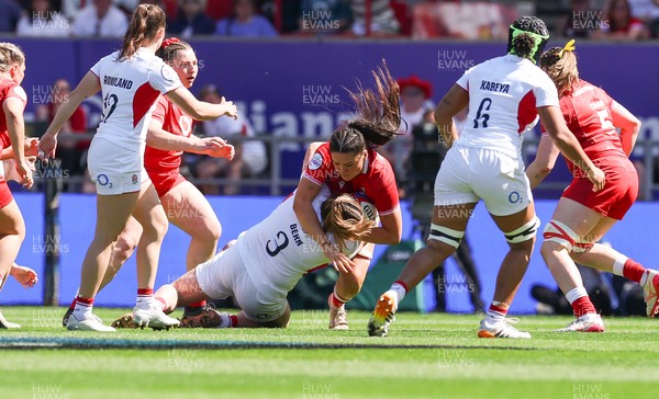 250426 - England v Wales, 2026 Guinness Women’s 6 Nations - Jorja Aiono of Wales takes on Sarah Bern of England
