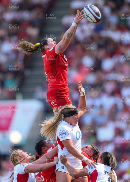 250426 - England v Wales, 2026 Guinness Women’s 6 Nations - Gwen Crabb of Wales wins a lineout