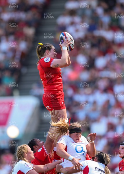 250426 - England v Wales, 2026 Guinness Women’s 6 Nations - Gwen Crabb of Wales wins a lineout