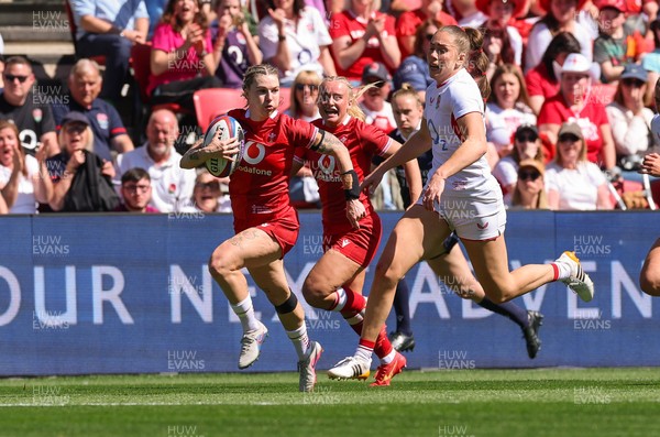 250426 - England v Wales, 2026 Guinness Women’s 6 Nations - Keira Bevan of Wales breaks away