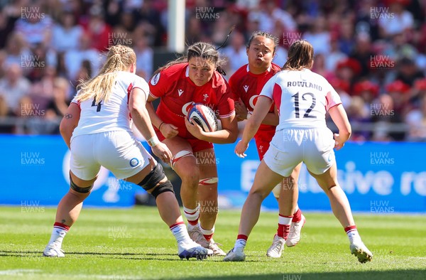 250426 - England v Wales, 2026 Guinness Women’s 6 Nations - Jorja Aiono of Wales takes on Abi Burton of England and Helena Rowland of England