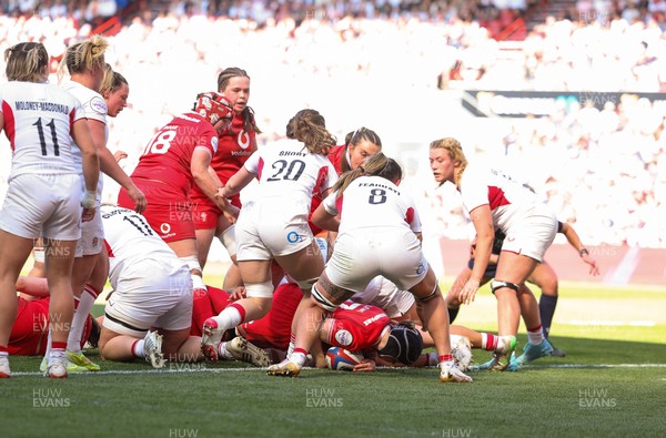250426 - England v Wales, 2026 Guinness Women’s 6 Nations - Bethan Lewis of Wales powers over to score try
