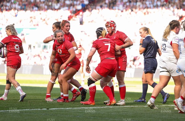 250426 - England v Wales, 2026 Guinness Women’s 6 Nations - Bethan Lewis of Wales powers over to score try