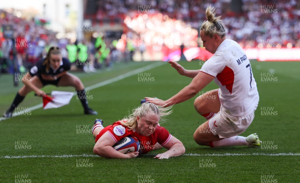 250426 - England v Wales, 2026 Guinness Women’s 6 Nations - Seren Lockwood of Wales dives in to score try